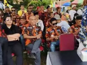 Walaupun Rapat Akbar Diguyur Hujan, Acang Suryana Pastikan Gunung Putri Istimewa.