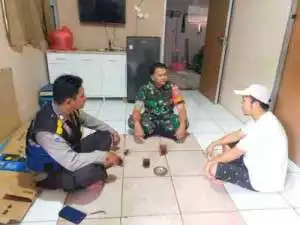 Bhabinkamtibmas Wilayah Hukum Polsek Parung Giat COOLING Sistem Menjalin Kedekatan Dengan Warga Desa Binaan Beri Himbauan Dan Ajak Jaga Kamtibmas.