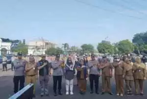 Polsek Ciawi Bersama Instansi Stakeholder Lainnya Laksanakan Apel Persiapan Pergeseran Pasukan Ke TPS Dalam Rangka Pilkada Mantap Praja Serentak 2024 Wilayah Kecamatan Ciawi Kabupaten Bogor.