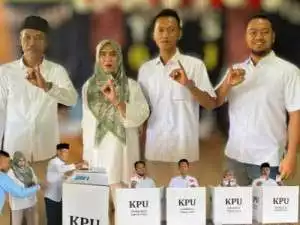 Calon Bupati OKI Dja''far Shodiq Gunakan Hak Pilih di Desa Makarti Mulya