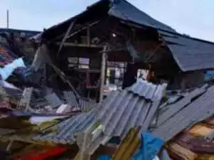 Beberapa Rumah Warga di Bogor Ambruk, Ruko di Sampingnya Ikut Hancur.