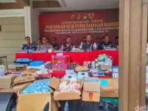 Sebuah Pabrik Narkoba di Perumahan Bandung Dibongkar Bareskrim Polri.