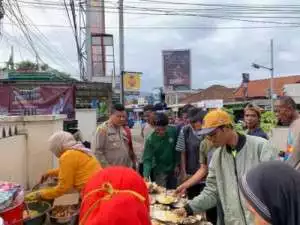 Kapolsek Jasinga Ajak Warga Makan Gratis Jum''at Berkah Dan Silaturahmi Ke Kaum Dhuafa.