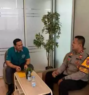 Bhabinkamtibmas Wilayah Hukum Polsek Ciawi Polres Bogor Giat Coolling Sistem Kunjungan Ke Sekolah SMK Analiah Beri Pesan Kamtibmas Menjelang Liburan Sekolah.