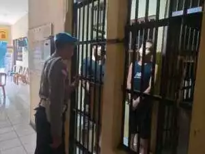 Provost Wilayah Hukum Polsek Ciampea Laksanakan Kontrol Cek Tahanan Beri Pesan Moral Dan Pastikan Dalam Keadaan Sehat.