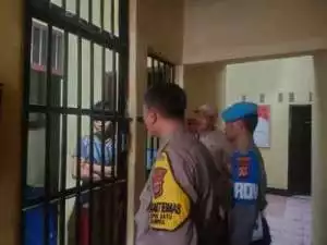 Provost Polsek Ciampea Polres Bogor Giat Coolling Sistem Laksanakan Kontrol Tahanan Dan Cek Kesehatan Serta Berikan Pesan Moral.