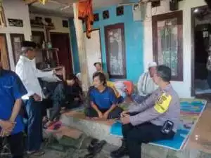 Bhabinkamtibmas Wilayah Hukum Polsek Cileungsi Desa Ciawi Giat Cooling Sistem Sambang Warga masyarakat Sampaikan Himbauan Dan Ajak Jaga Kamtibmas.
