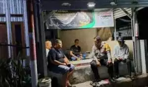 Bhabinkamtibmas Wilayah Hukum Polsek Ciampea Giat Coolling Sistem Kontrol Petugas Ronda Malam, Beri Pesan Dan Ajak Jaga Kamtibmas Cipta Kondisi Aman Dimalam Natal 2024 Dan Sambut Tahun Baru 2025.