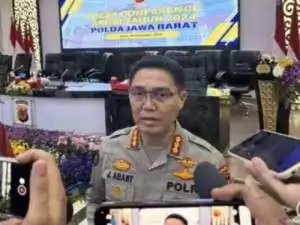 Kabid Humas Polda Jabar Kombes Pol Jules Abraham Abast saat memberikan keterangan di Kota Bandung,