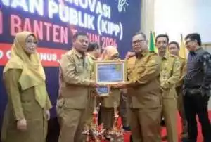 Disdik Kota Tangerang Raih Penghargaan KIPP Provinsi Banten 2024