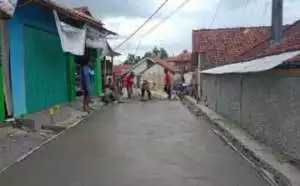 Sinergitas TNI-POLRI Wilayah Hukum Polsek Parung Giat Cooling Sistem Menjalin Kedekatan Dengan Warga Desa Binaan.