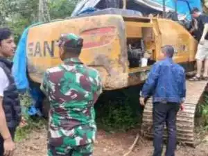Tim gabungan Polisi dan TNI merazia penambangan emas tanpa izin di Desa Sungai Telang, Bungo, Jambi.
