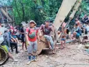 Aktifitas Pertambangan Tampa Ijin (PETI) Ilegal Milik Bandi Dan Budi CS Beroperasi Di Desa Mentawak.