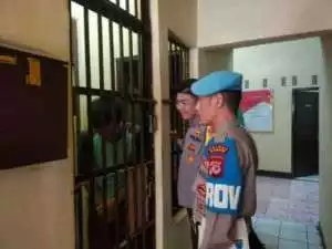 Sinergitas TNI-POLRI Wilayah Hukum Polsek Ciampea Giat Cooling Sistem Silahturahmi Tokoh Masyarakat Beri Pesan Dan Ajak Jaga Kamtibmas.