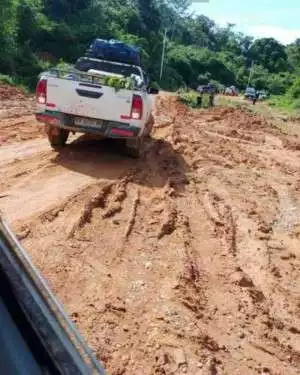 Viral Jalan rusak warga mendesak perbaikan 