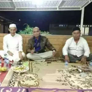 Desa Cileuksa, Cawbup Jaro Ade Gunakan Hak Suara Bareng Orang Tersayang .