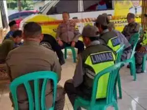 Bhabinkamtibmas Wilayah Hukum Polsek CSR Polres Bogor Giat Cooling Sistem, Monitoring Kontrol Pos Kamling Sampaikan Pesan Dan Ajak Jaga Kamtibmas.
