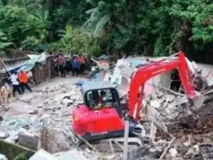 Alat Berat Dikerahkan ke Lokasi longsor di Ubung Kaja, Denpasar, Bali, Korban ke 6 Ditemukan.