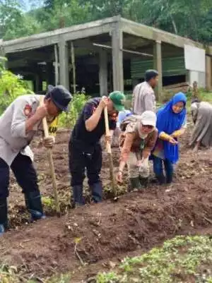 Kepala DInas PU Dede Rukaya Dampingi Bupati Sukabumi H.Marwan Hamami Meresmikan Jembatan Cilalay Kecamatan Warungkiara