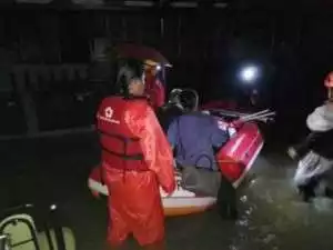 Satgana PMI Tangerang Bantu Warga Terdampak Banjir Di Neglasari