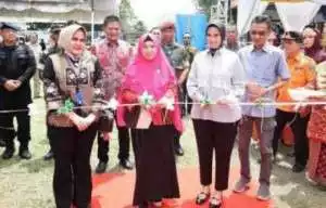 Bupati Enos Buka Secara Resmi Pesta Rakyat HUT Ke 21 OKU Timur