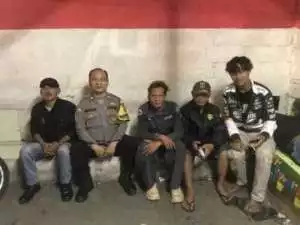 Bhabinkamtibmas Wilayah Hukum Polsek CSR Polres Bogor Giat Cooling Sistem Kontrol Pos Siskamling Warga Binaan Beri Himbauan Kamtibmas Dan Ajak Jaga Kondusifitas Cegah Kriminalitas. 