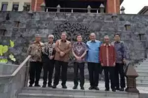 Ketua Dewan Pembina dan Ketum FIS Hadiri Pengukuhan Guru Besar Wamenkeu Anggito Abimanyu