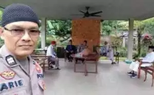 Bhabinkamtibmas Wilayah Hukum Polsek CSR Polres Bogor Giat Cooling Sistem kontrol Pos Kamling Sampaikan Pesan Kamtibmas Dan Ajak Cegah Kriminalitas.