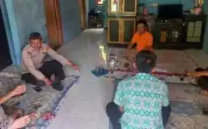 Bhabinkamtibmas Polsek Cibungbulang Bersama TNI Sambang Desa Dukuh Berikan Pesan Kamtibmas.