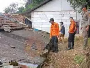 Penanaman 2000 Bibit Pohon, Dinas Lingkungan Hidup di Blok Gunung Dahu Desa Bantar Karet Kecamatan Nanggung.