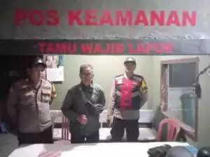 Bhabinkamtibmas Polsek Cujeruk Sambangi Satkamling dan Sampaikan Pesan Kamtibmas.