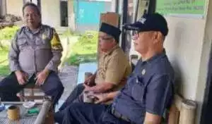 Polsek Rumpin Polres Bogor Polda Jabar Bhabinkamtibmas Desa Mekarsari Sambang Warga, Beri Himbauan Kamtibmas Kepada Warga.
