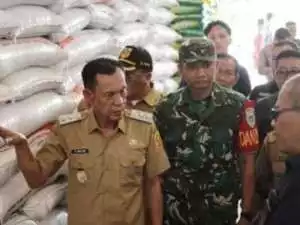 Wakil Bupati Bogor Jaro Ade, Sidak Pasar Leuwiliang Pastikan Stok Beras Aman Selama Ramadhan 1446 H.