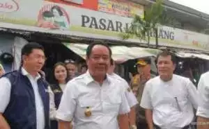 Wagub Sumsel Cik Ujang Tinjau Harga Kebutuhan Pokok di Pasar Lemabang