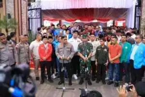 Kapolri dan Panglima TNI Bagikan 161.411 Paket Bansos Jelang Ramadan.