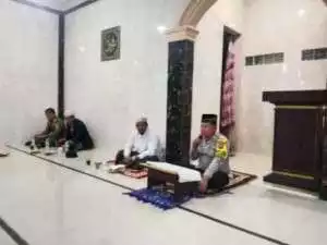 Kapolsek Jasinga AKP Budi Sehabudin Bersama Bhabinkamtibmas, Babinsa dan Kanit Pol PP melaksanakan Himbauan Kamtibmas dari masjid ke masjid di bulan Ramadhan 1446H.