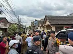 Polres Bogor Dan Polsek Gunung Putri Beserta Stakeholder Terkait Lakukan Penanggulangan Penanggulangan Bencana Alam Desa Bojong Kulur Kecamatan Gunung Putri Kabupaten Bogor.