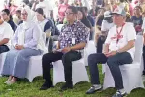 Masak Besar Bareng Influencer Kuliner, Maryono Bagi-bagi Takjil ke Warga