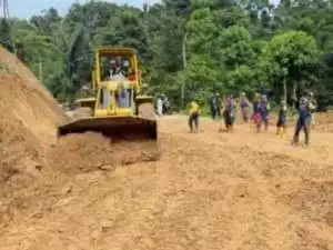 Beberapa Hari Tertutup Longsor, Akses Wisata Negeri di Atas Awan Lebak Dibuka Lagi.