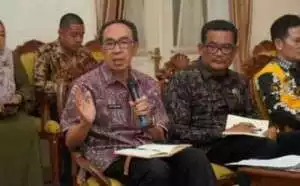 Bupati Sukabumi H.Asep Japar Mengajak Masyarakat Untuk Membeli Produk UMKM Kabupaten Sukabumi