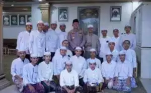 Anggota Polsek Ciampea Polres Bogor Giat Cooling Sistem Laksanakan Kegiatan Pengaturan Lalulintas Di Bulan Suci Ramadhan.