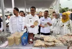 Kepala Dinas Perikanan Kabupaten Sukabumi Drs. Nunung Nurhayati Hadiri Acara UMKM di Masjid Al-Jabar Cimangkok Sukalarang
