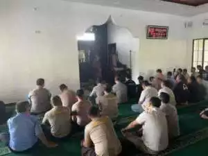 Polres OKI Gelar Sholat Ghaib, Kenang Tiga Anggota Polri Gugur di Lampung