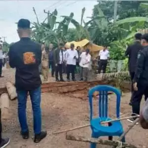 Bupati OKI Tinjau Jembatan Rusak di Desa Kandis, Percepat Penanganan Darurat.