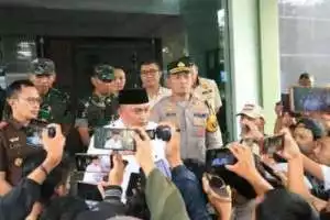 Kapolres Bogor Dan Jajaran Bersama Bupati Kabupaten Bogor  Sidak Pabrik Minyak Goreng, Ungkap Praktik Pengemasan Ulang Minyakkita Ada Pengurangan Isi Takaran Dalam Kemasan Pouch.