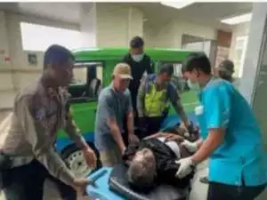 Anggota Polresta Bogor Kota, Sigap di Tengah Jalan Bantu Sopir Angkot yang Terkena Serangan Jantung.