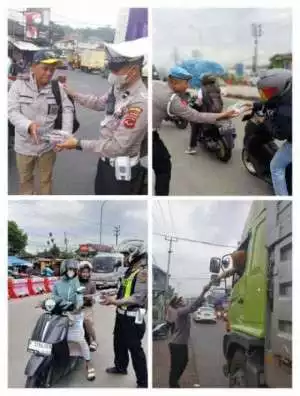 Polisi POSPAM Bagikan Ratusan Takjil Gratis kepada Masyarakat di Sukabumi