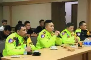 Kapolres Bogor Beserta Pejabat Utama Polres Bogor Monitoring Arus Lalu Lintas Tempat Tempat Wisata Dan Arus Balik Pasca Lebaran Idul Fitri 1446 H Wilayah Kabupaten Bogor.