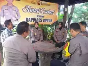 Kapolres Bogor Beserta Pejabat Utama Polres Bogor Monitoring Arus Lalu Lintas Tempat Tempat Wisata Dan Arus Balik Pasca Lebaran Idul Fitri 1446 H Wilayah Kabupaten Bogor.