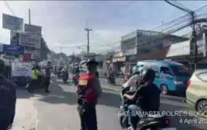 Kapolres Bogor Beserta Pejabat Utama Polres Bogor Monitoring Arus Lalu Lintas Tempat Tempat Wisata Dan Arus Balik Pasca Lebaran Idul Fitri 1446 H Wilayah Kabupaten Bogor.